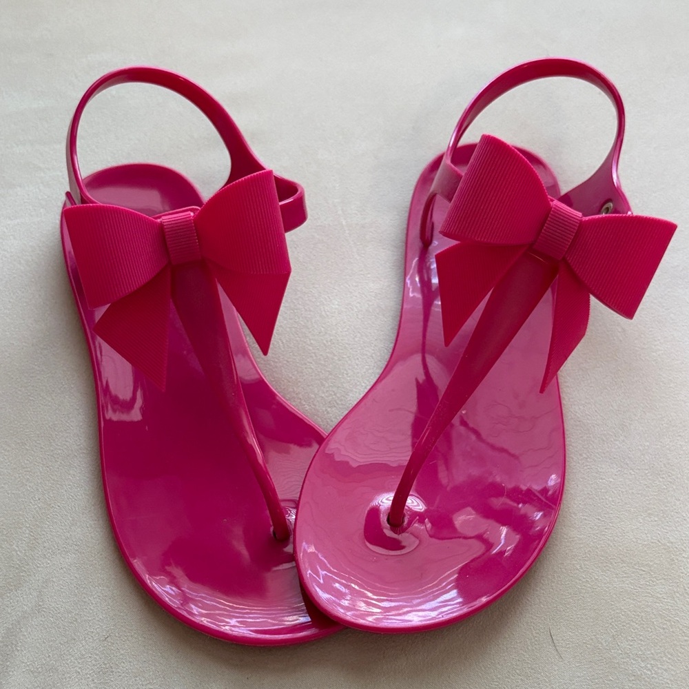 Crown & Ivy Vibrant Pink Bow Sandals